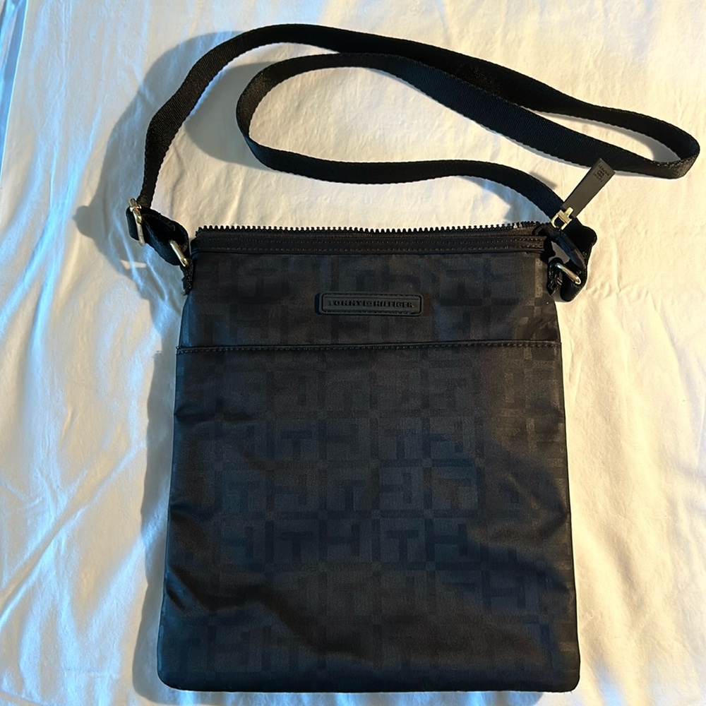 ‼️‼️‼️SOLD‼️‼️‼️Tommy Hilfiger cross purse